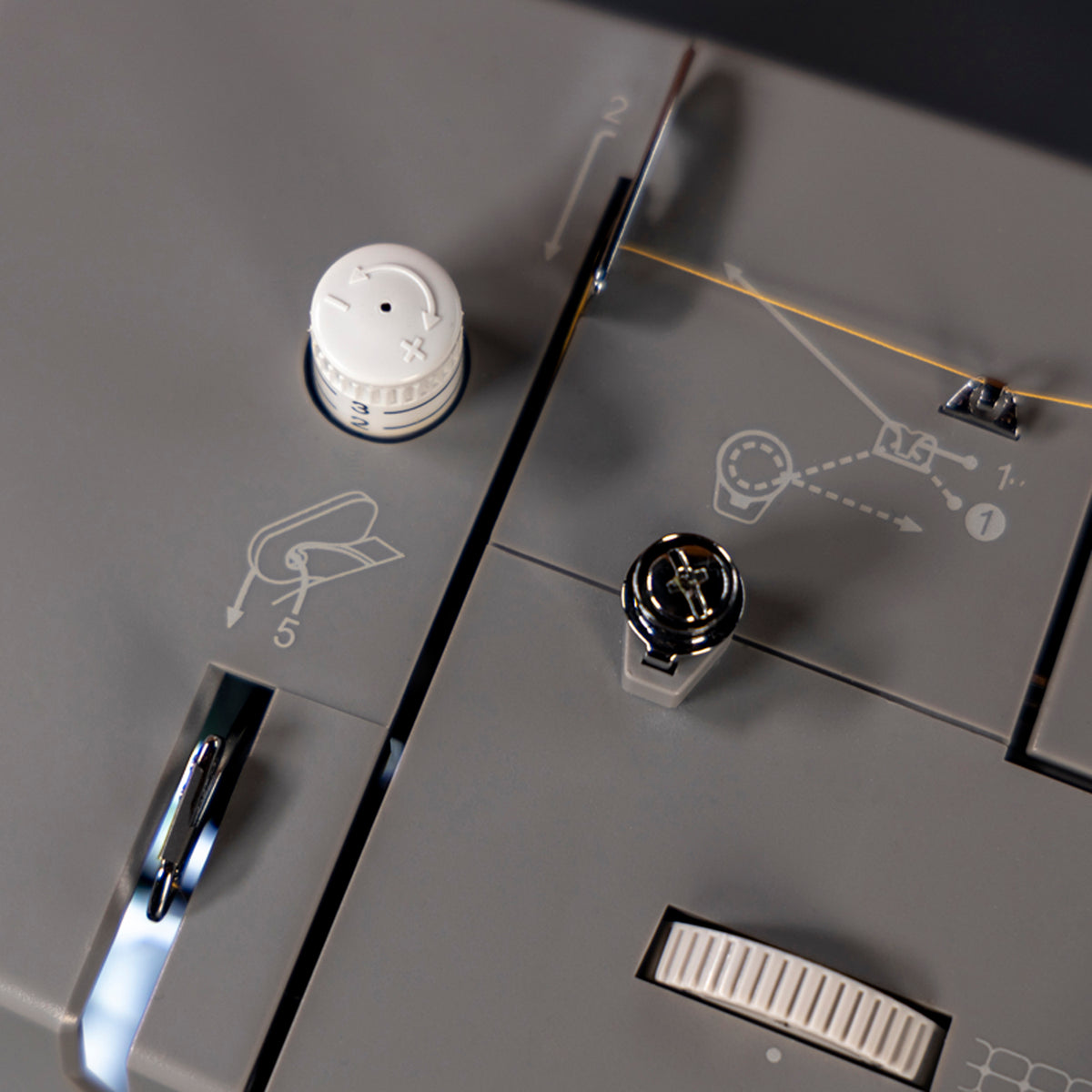 Máquina de Coser Singer Heavy Duty HD6805C Computarizada