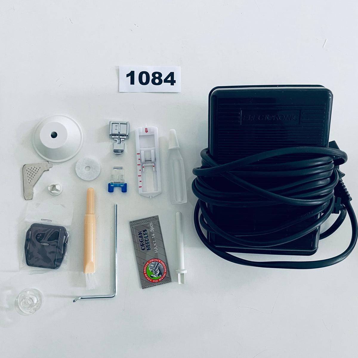 Máquina de Coser Necchi K408A (Segunda Selección N1084)