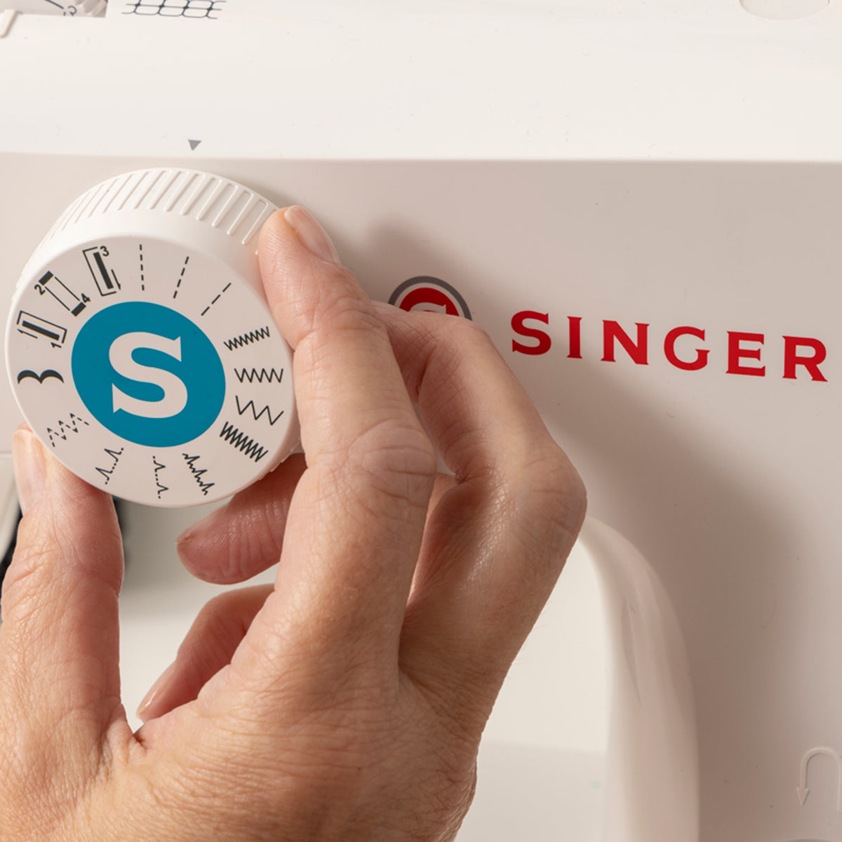 Máquina de Coser Singer M2105