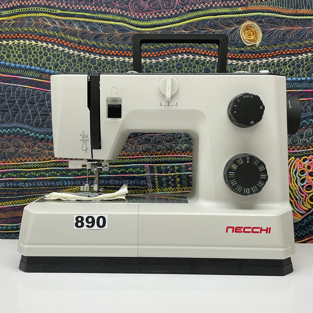 Maquina de coser Necchi Q132A (Segunda Selección N890)